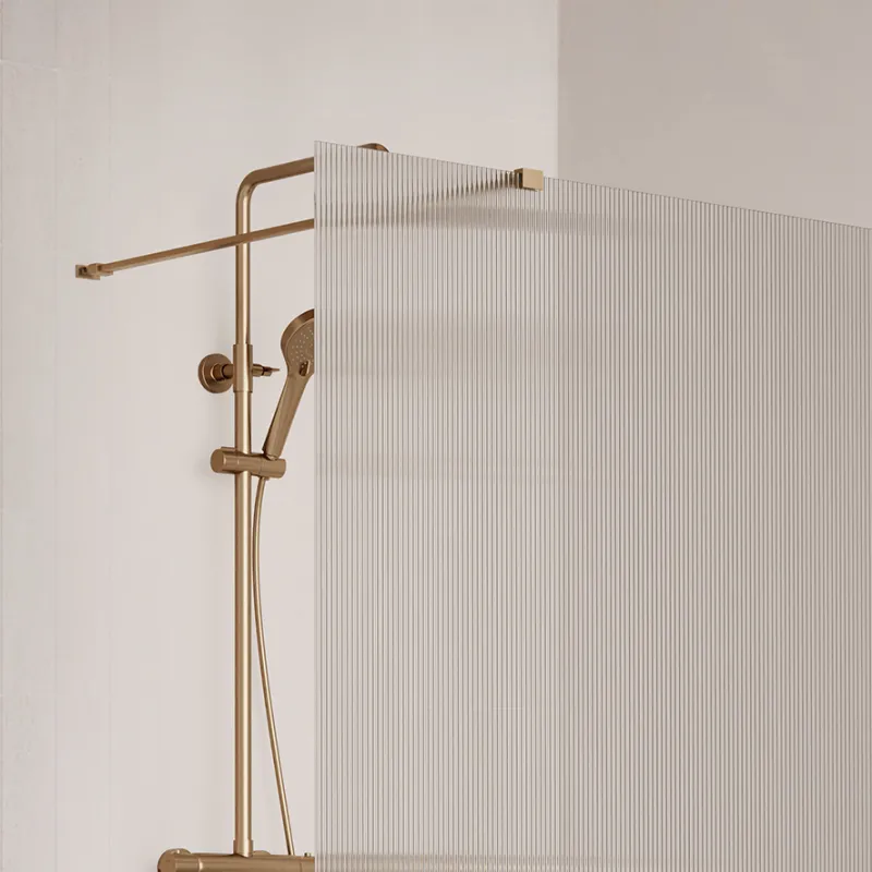 Badnor Shildon dusjvegg/walk-in hjørne - BØRSTET KOBBER - FLUTED glassfelt - 125cm